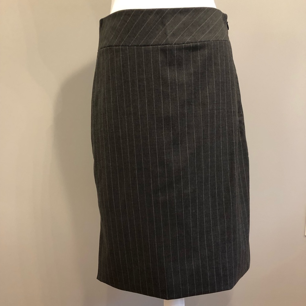 NWT Banana Republic gray skirt, size 6